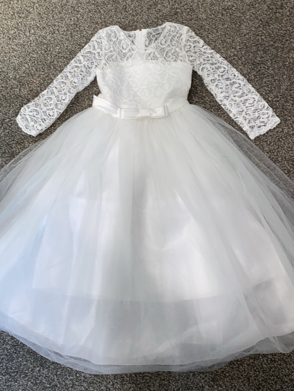 Size 7/8 White Lace & Tulle Flower Girl Dress with Bow